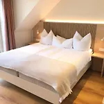 Hotel Zur Traube 4*