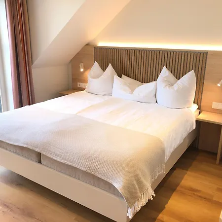 Hotel Zur Traube 4*