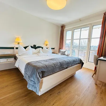 Hotel Zur Traube Hotel 4*